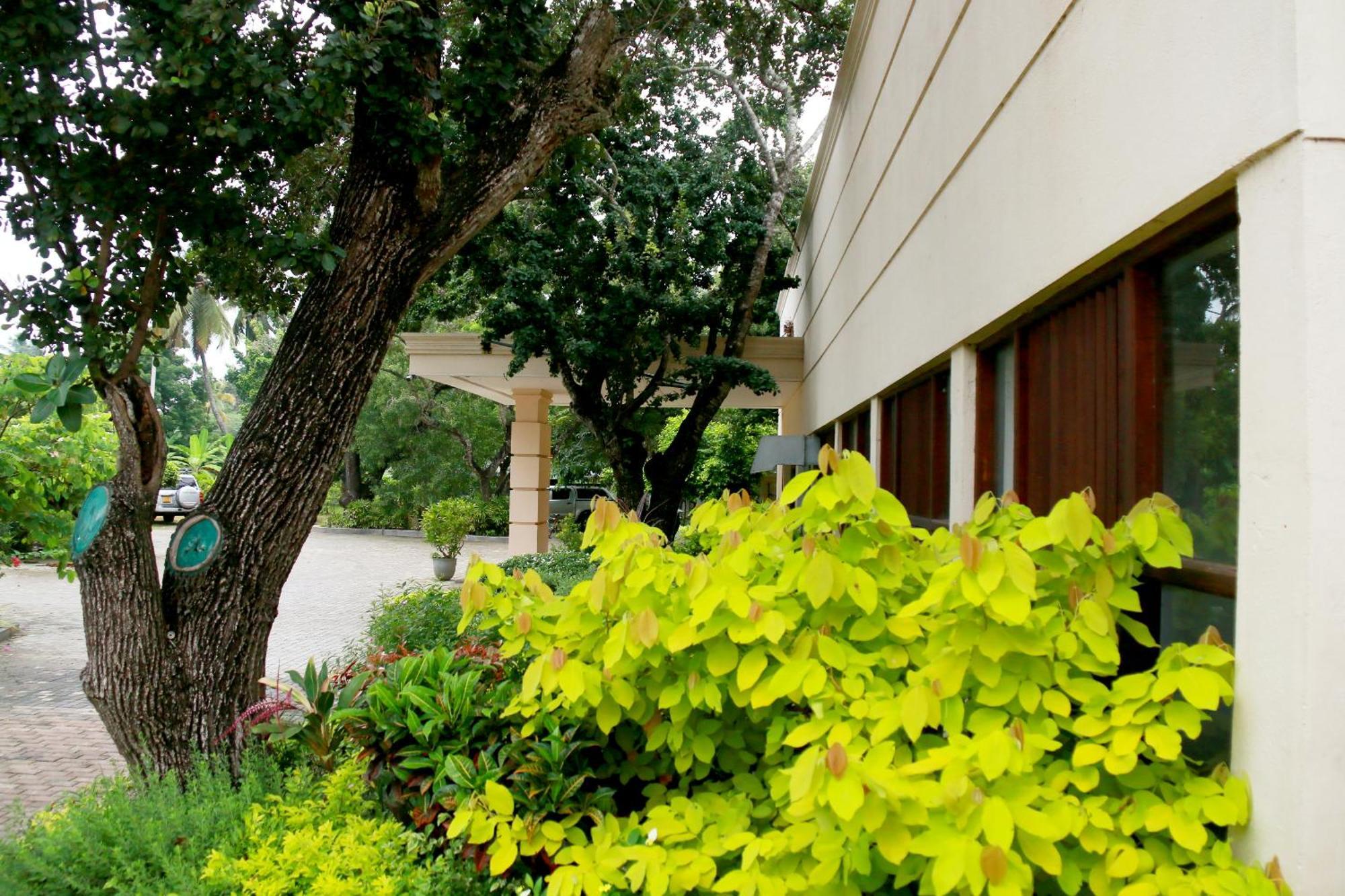 Jade Green Hambantota Hotel Exterior photo